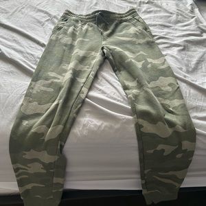 ||Old Navy||Green Camo Joggers||Youth/Kids||
